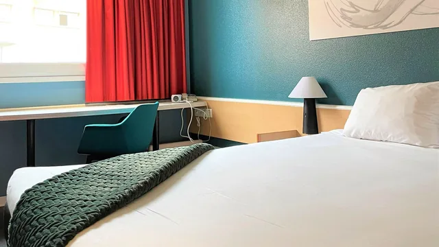 Days Inn & Suites by Wyndham Tampa / Raymond James Stadium photo 4