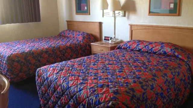 Dumont Inn Sacramento photo 3