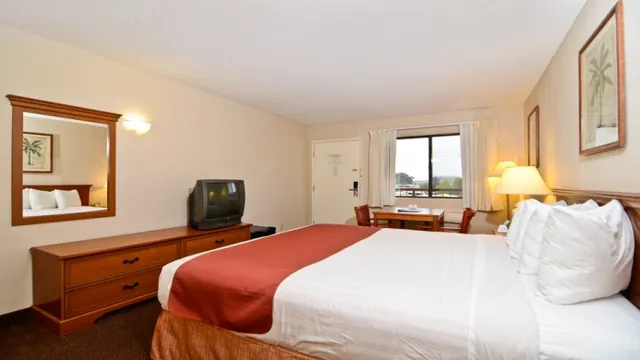 Best Western Golden Triangle Inn San Diego photo 1