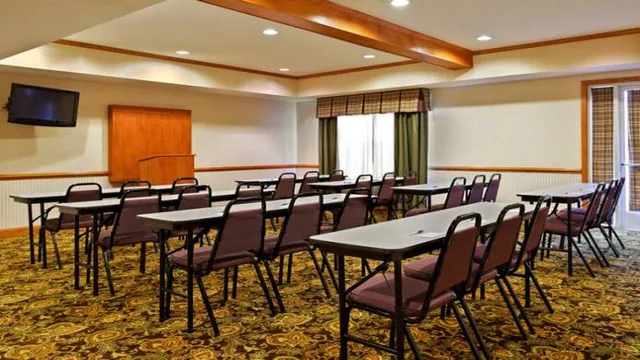 Econo Lodge Inn & Suites Matthews - Charlotte photo 2