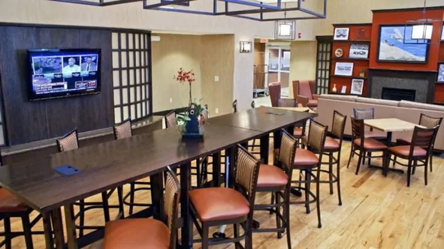Econo Lodge Inn & Suites Matthews - Charlotte photo 3