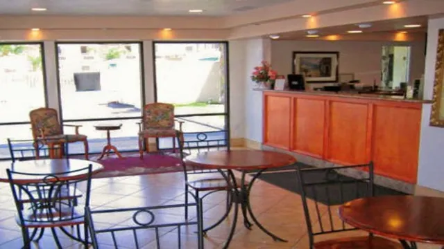 Vagabond Inn North Bakersfield photo 3