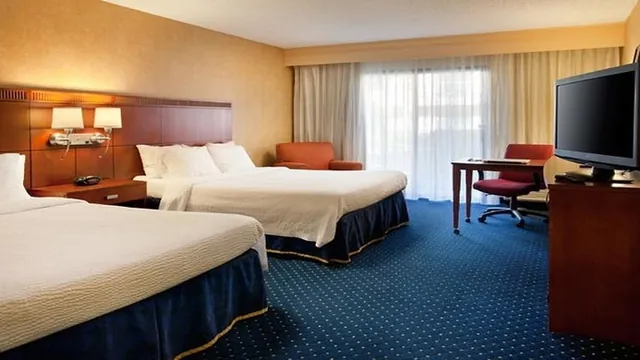 Ramada Limited Suites Bakersfield photo 2