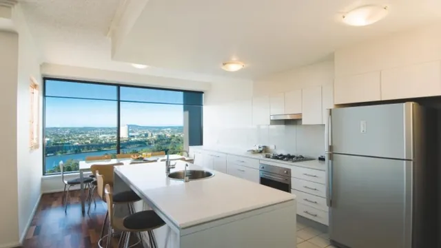 Oaks 212 Margaret Brisbane photo 3