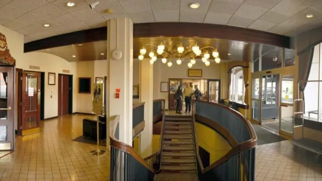 Coast Canadian Inn Hotel Kamloops photo 1