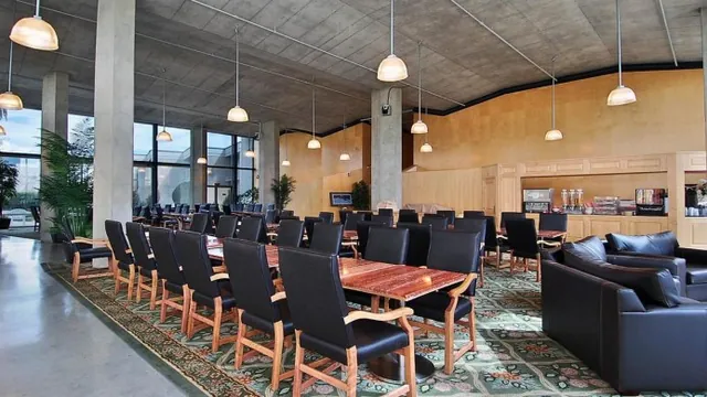 Best Western Plus Kelowna Hotel & Suites photo 6