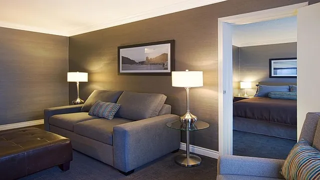 Sandman Hotel & Suites Kelowna photo 1