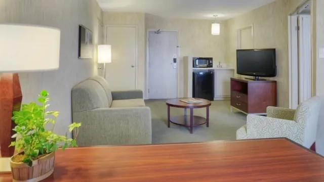 Quality Suites Montreal Aeroport photo 1