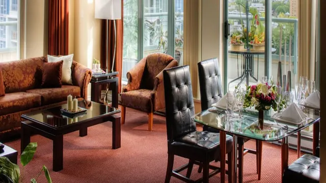 Coast Plaza Hotel & Suites Vancouver photo 3
