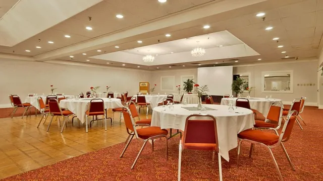 Days Hotel & Conference Centre Toronto Airport East photo 1