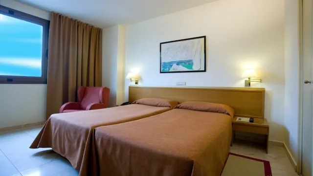 Expo Hotel Valencia photo 2