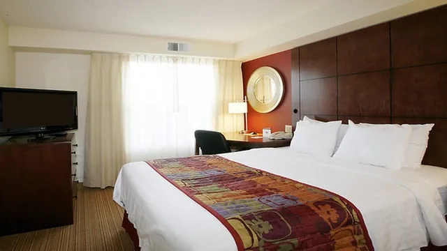 Ramada Inn Anchorage Downtown photo 1