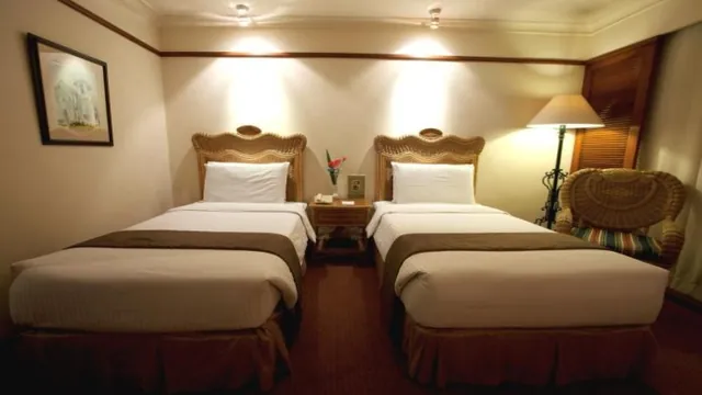 Best Western Plus Galleria Inn & Suites photo 1