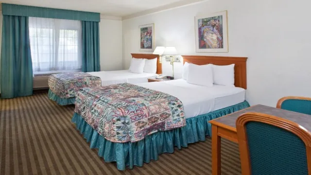 Days Inn Chicago O'Hare Airport West photo 2