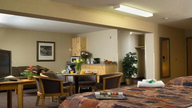 Ramada Inn & Suites Canmore photo 2