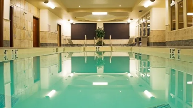 Howard Johnson Hotel Edmonton AB photo 2