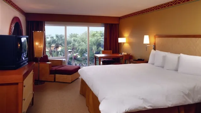 Microtel Inn & Suites by Wyndham Oyster Bay photo 2