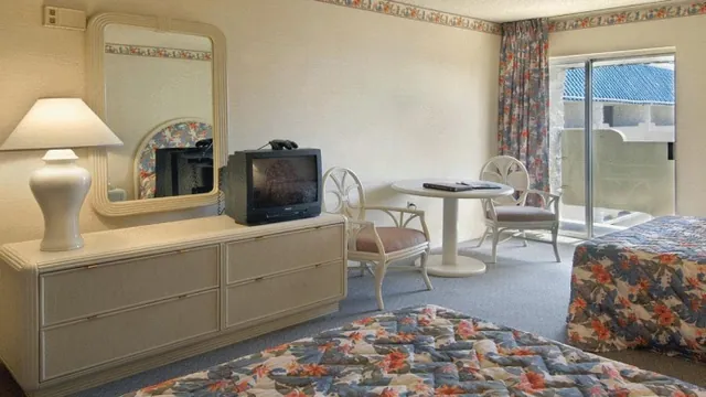 The Quad Resort & Located next to Flamingo photo 2