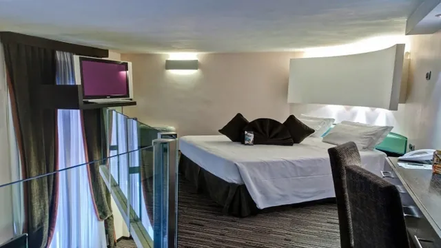 Ramada by Wyndham Birmingham Airport photo 2