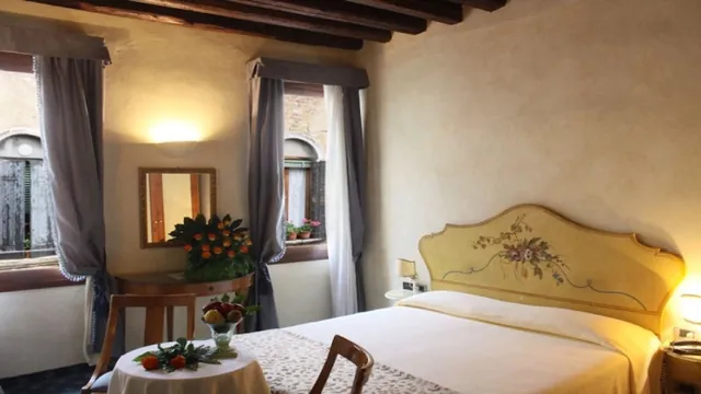 Rialto Hotel Venice photo 2