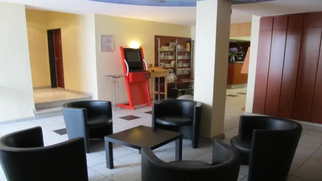Ramada by Wyndham Camrose photo 3