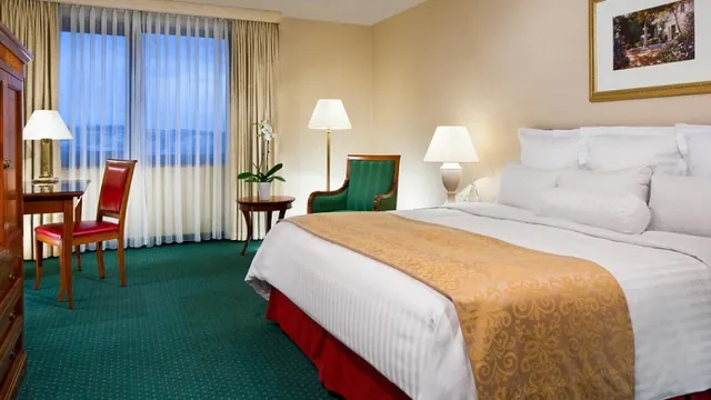 Ramada by Wyndham Carlyle photo 2