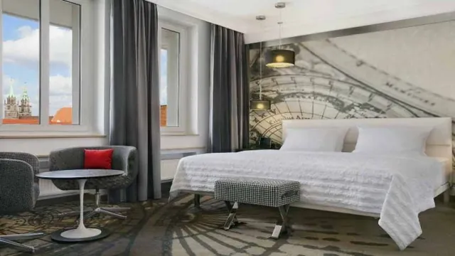 Ramada by Wyndham Cheltenham photo 3