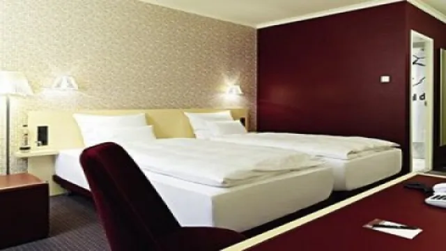 Ramada Plaza by Wyndham Chongqing West photo 2