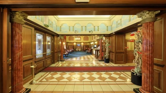 Ramada by Wyndham Cobham photo 2