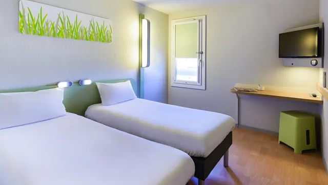 Ramada Encore by Wyndham Geneva photo 9