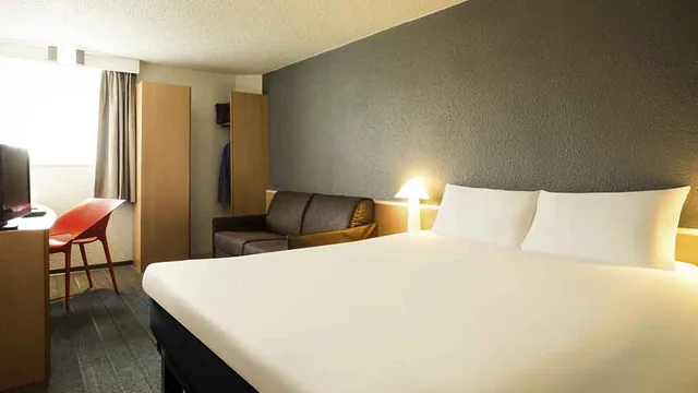 Ramada by Wyndham Minneapolis Golden Valley photo 4