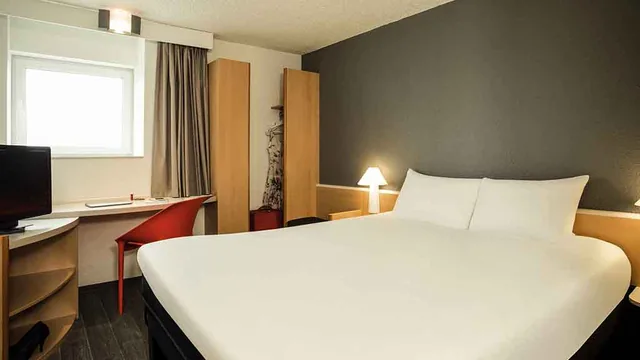 Ramada by Wyndham Minneapolis Golden Valley photo 6