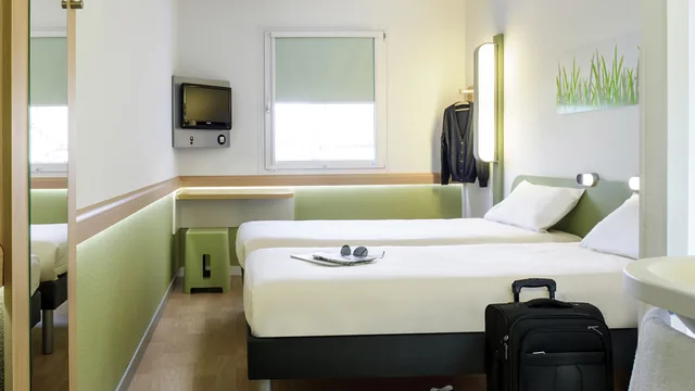 Ramada By Wyndham Hamilton City Center photo 4