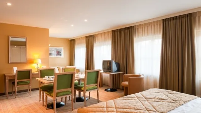 Ramada by Wyndham Iasi City Centre photo 2