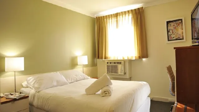 La Quinta Inn & Suites by Wyndham Memphis I-240 photo 1
