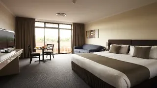 La Quinta Inn & Suites by Wyndham Memphis Airport Graceland