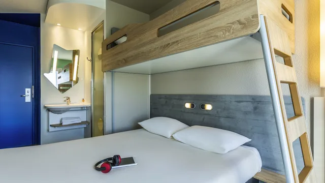 Ramada by Wyndham Kingston photo 2