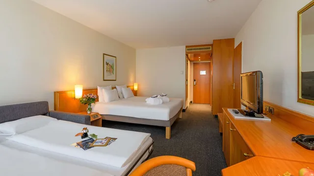 Ramada by Wyndham Manila Central photo 7