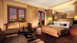 Ramada by Wyndham Niagara Falls/Fallsview