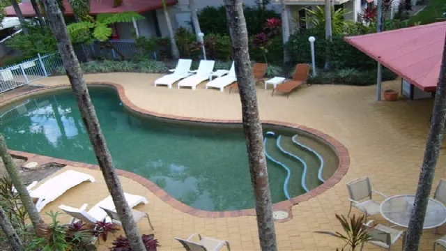 Cairns Reef Apartments & Motel photo 2