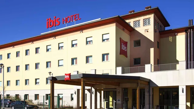 Ibis Como photo 8