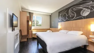 Ibis Issoire