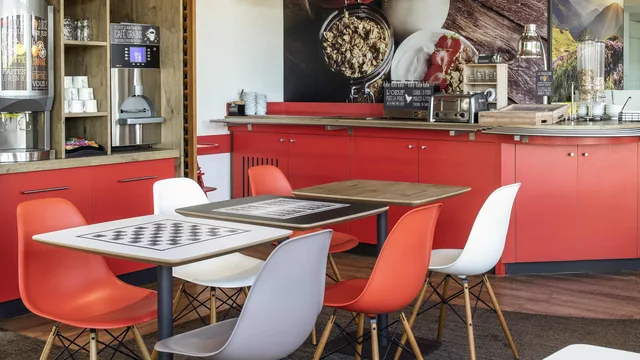 Ibis Issoire photo 9