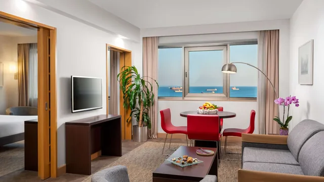 Ramada by Wyndham Yangzhou Slender West Lake photo 5