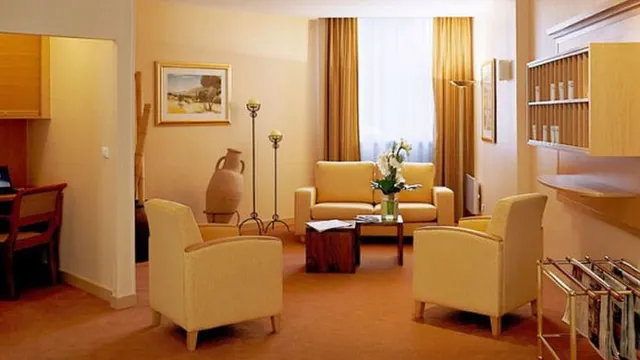 Super 8 by Wyndham Baltimore Northwest photo 1