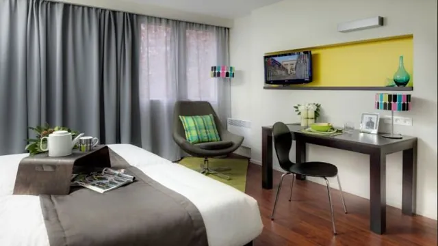 Super 8 by Wyndham Baltimore Northwest photo 2