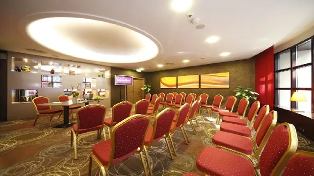 Ibis Lyon East Bron photo 3