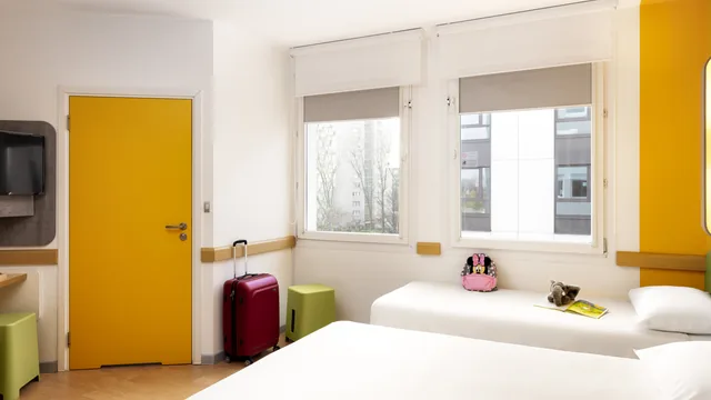 Super 8 by Wyndham Burlington photo 5