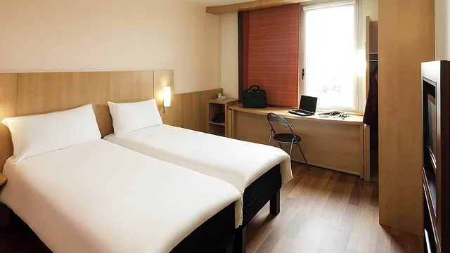 Ibis Barcelona Santa Coloma photo 4