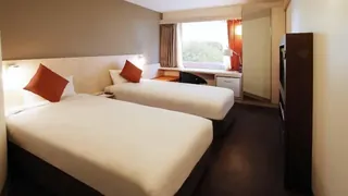 Super 8 by Wyndham Charles City